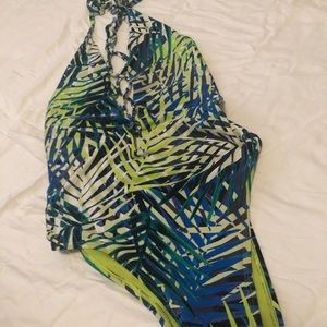 Arie one piece palm leaves pattern